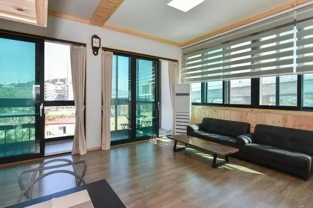 Yeosu Chunghong Pension