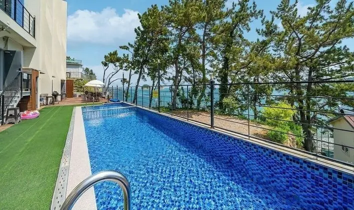 Yeosu Cnblue Kids Gajok Oceanview Pension - Dış Mekan