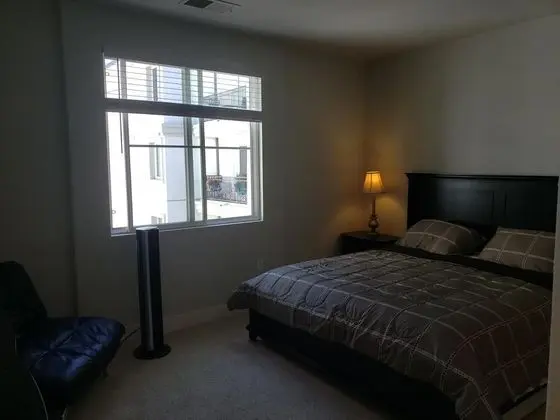 Yes it s Right 2 Suites and 3 Baths in the Heart of San Diego FB2 - Oda