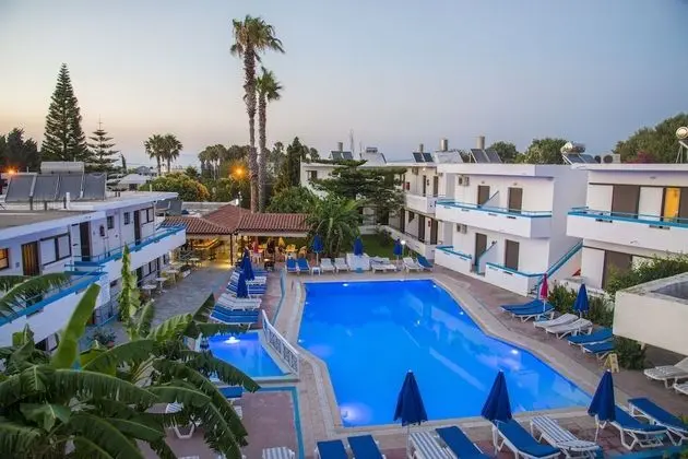 Yiannis Yard Studios & Apartments