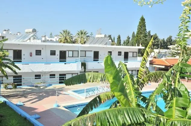 Yiannis Yard Studios & Apartments - Havuz