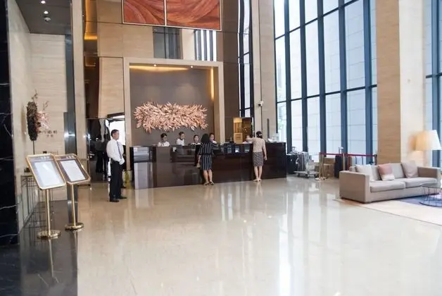 Yicheng Apartment PaZhou Poly World Center - Lobi