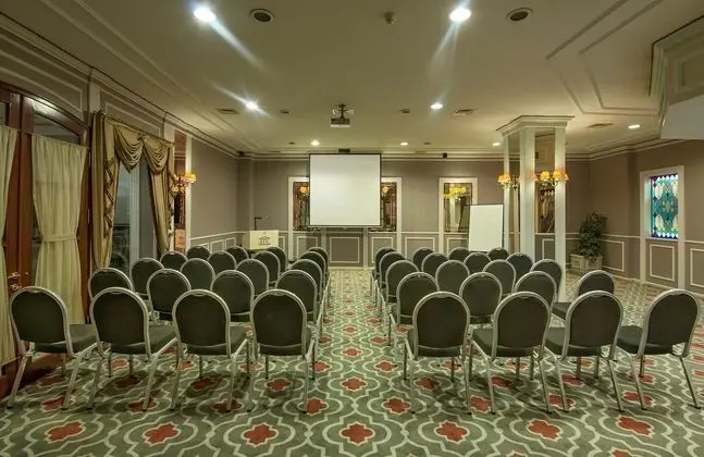 Yigitalp - İş / Konferans