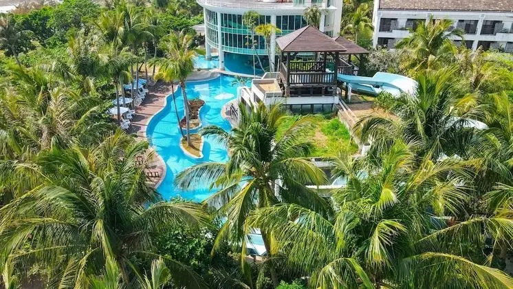 YoHo Beach Resort