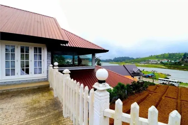 Yoho Villa Lake View