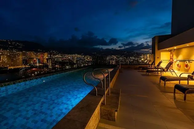 York Luxury Suites Medellín - Havuz
