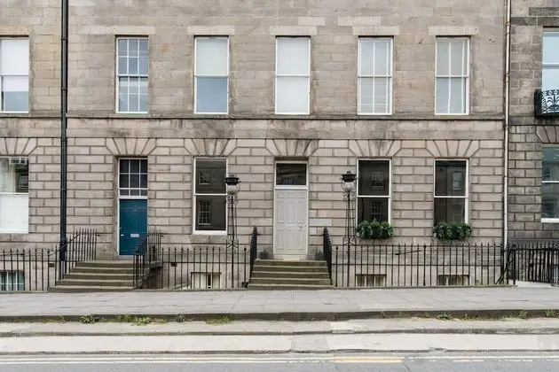 York Place Apartment in Georgian City Centre Building