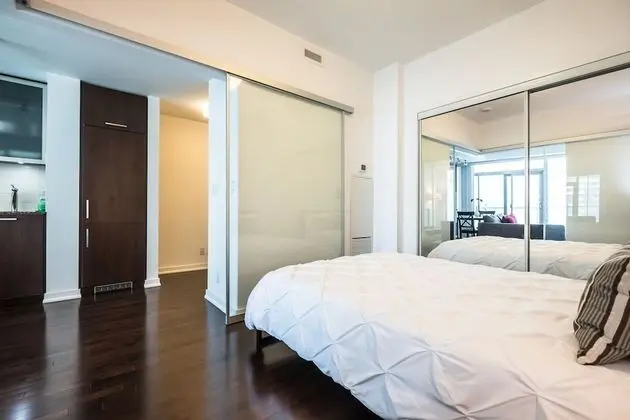 York Street Condos Tower 1 - Oda