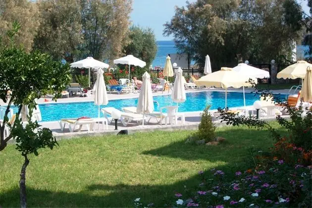 Yota Beach - Havuz