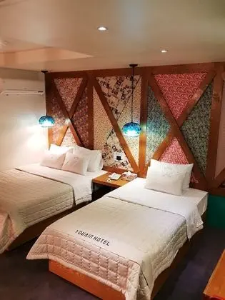 Hotel You, I In - Öne Çıkan Resim