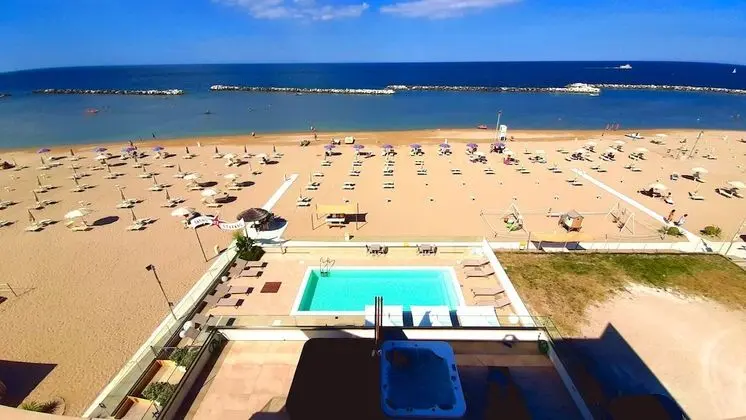 You & Me Beach Hotel - Havuz