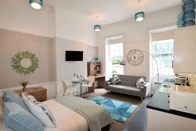 Your Apartment Berkeley Sq Pads 3