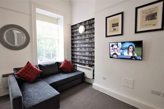 Your Apartment Berkeley Sq Pads 5