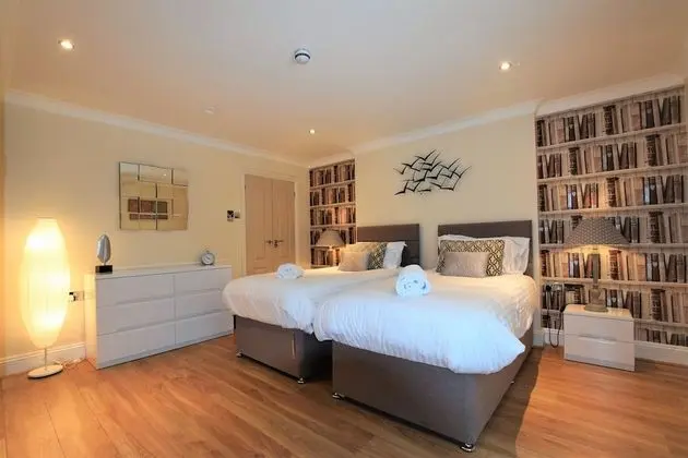 Your Apartment Meridian Place