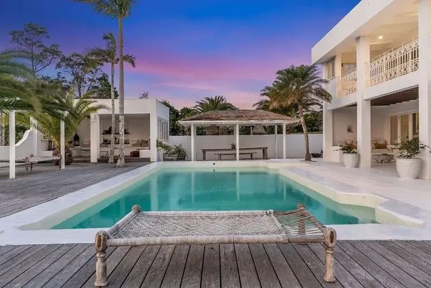 Your Luxury Escape - Bisque House