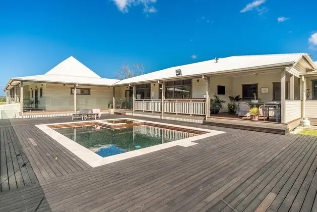 Your Luxury Escape - Midgen Flat - Havuz
