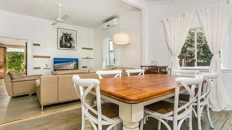 Your Luxury Escape - White Oak - Oda Düzeni