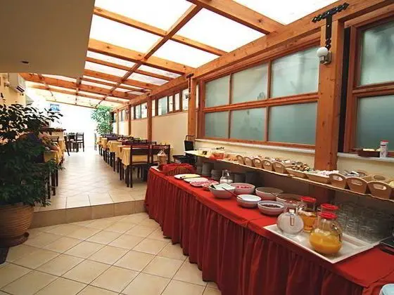 Yria - Bar