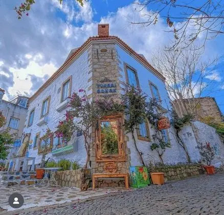 Yukarı Sokak Alaçatı