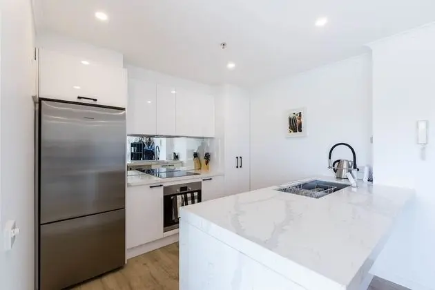 YUKI, 1BDR Melbourne Apartment - Mutfak