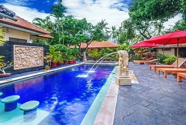 Yulia Beach Inn Kuta - Havuz