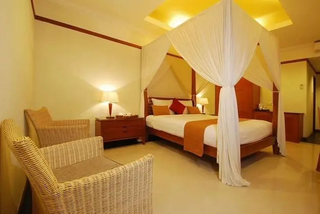 Yulia Beach Inn Kuta - Oda