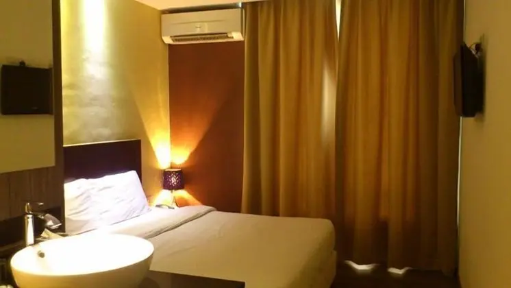 ZOTEL BUSINESS LEISURE HOTEL