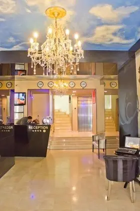 Z Executive Boutique Hotel - Lobi