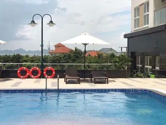 Zan- Newlife Halong Apartment - Havuz