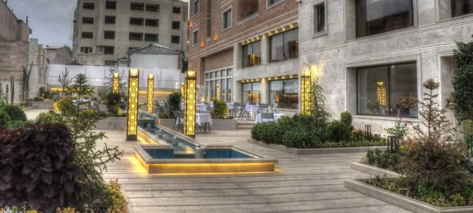 Zandiyeh Hotel