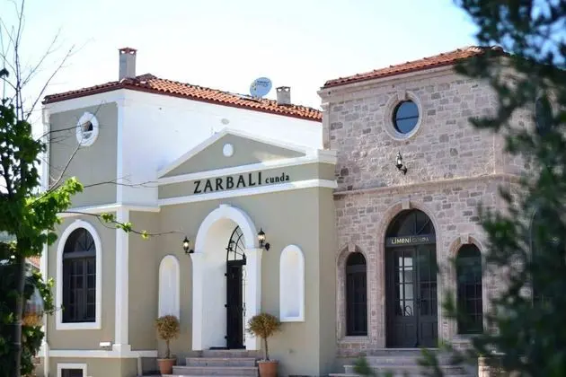 Zarbalı Cunda Otel