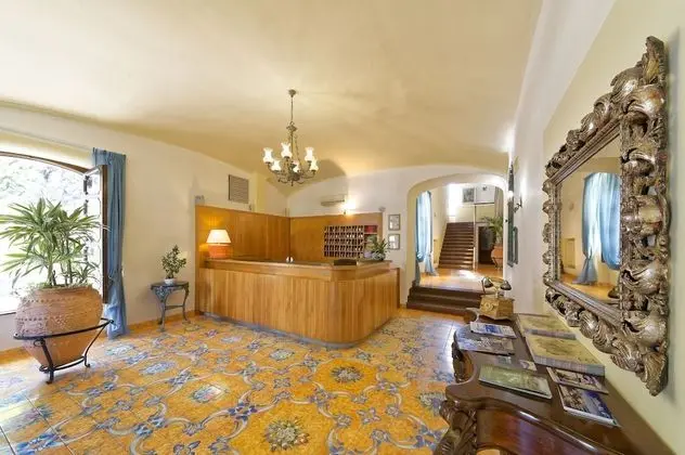 Hotel Zaro - Lobi