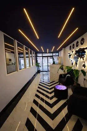 Zebra Otel Buca