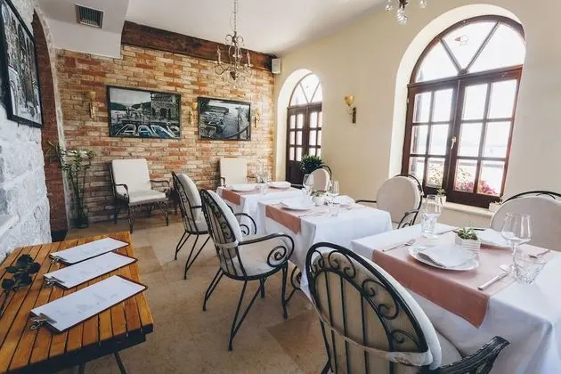 Zebra Hotel - Genel