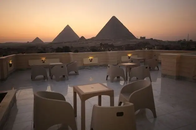 ZEINA PYRAMIDS INN