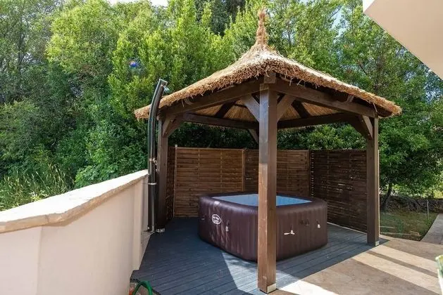 Zen Luxury Apartments - Havuz