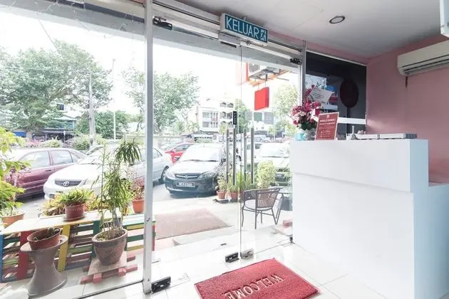 ZEN Rooms Colour Hotel - Lobi
