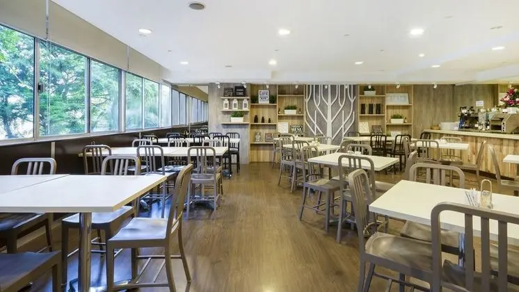 ZEN Rooms Orchard - Yerinde Yemek