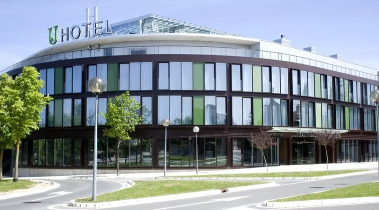 Zenit Jardines de Uleta Suites