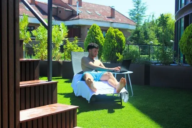 Zenit Jardines de Uleta Suites - Havuz