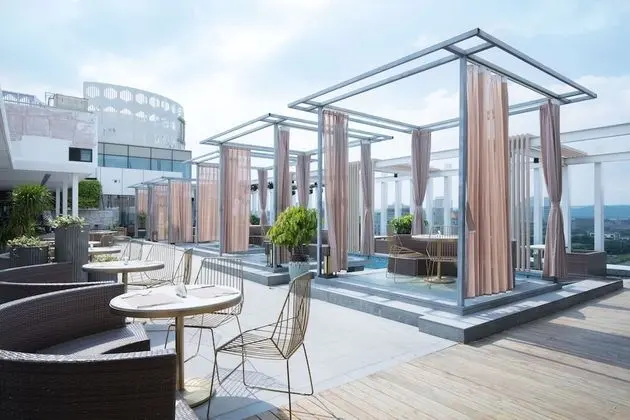 Zenith International Hotel