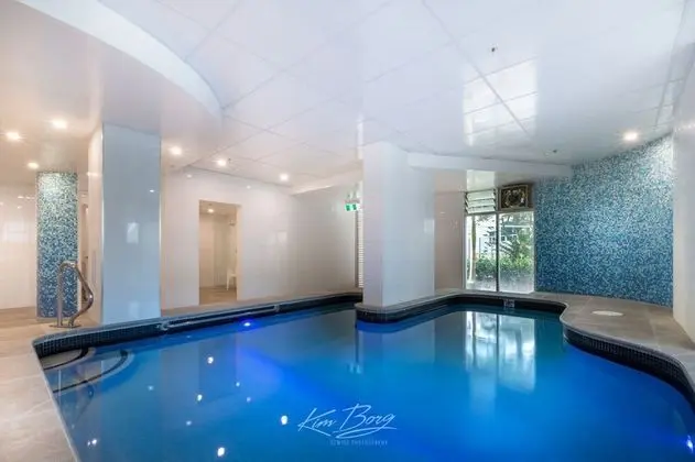 Zenith Ocean Front Apartments - Havuz