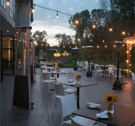 Hotel Zero Degrees Danbury - Yerinde Yemek