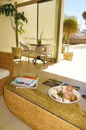 Zest Exclusive Hotel and Spa - Lobi