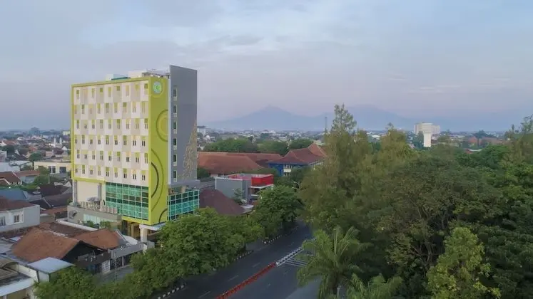 Zest Hotel Parang Raja Solo - CHSE Certified