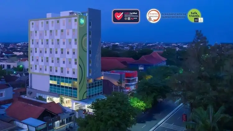 Zest Hotel Parang Raja Solo - CHSE Certified - Öne Çıkan Resim