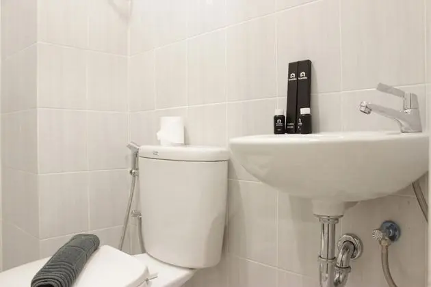 Zest Studio Semi Apartment at The Lodge Paskal near BINUS University - Banyo Tipleri