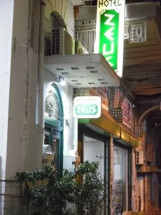 Zeus Hostel