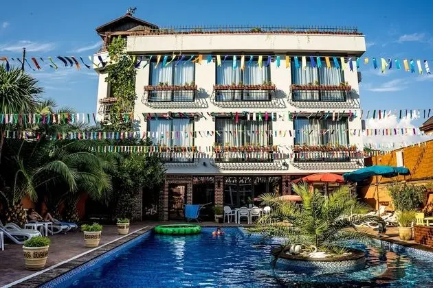 Zhemchug Village Hotel