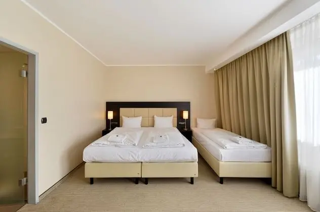 Zi Hotel & Lounge - Oda